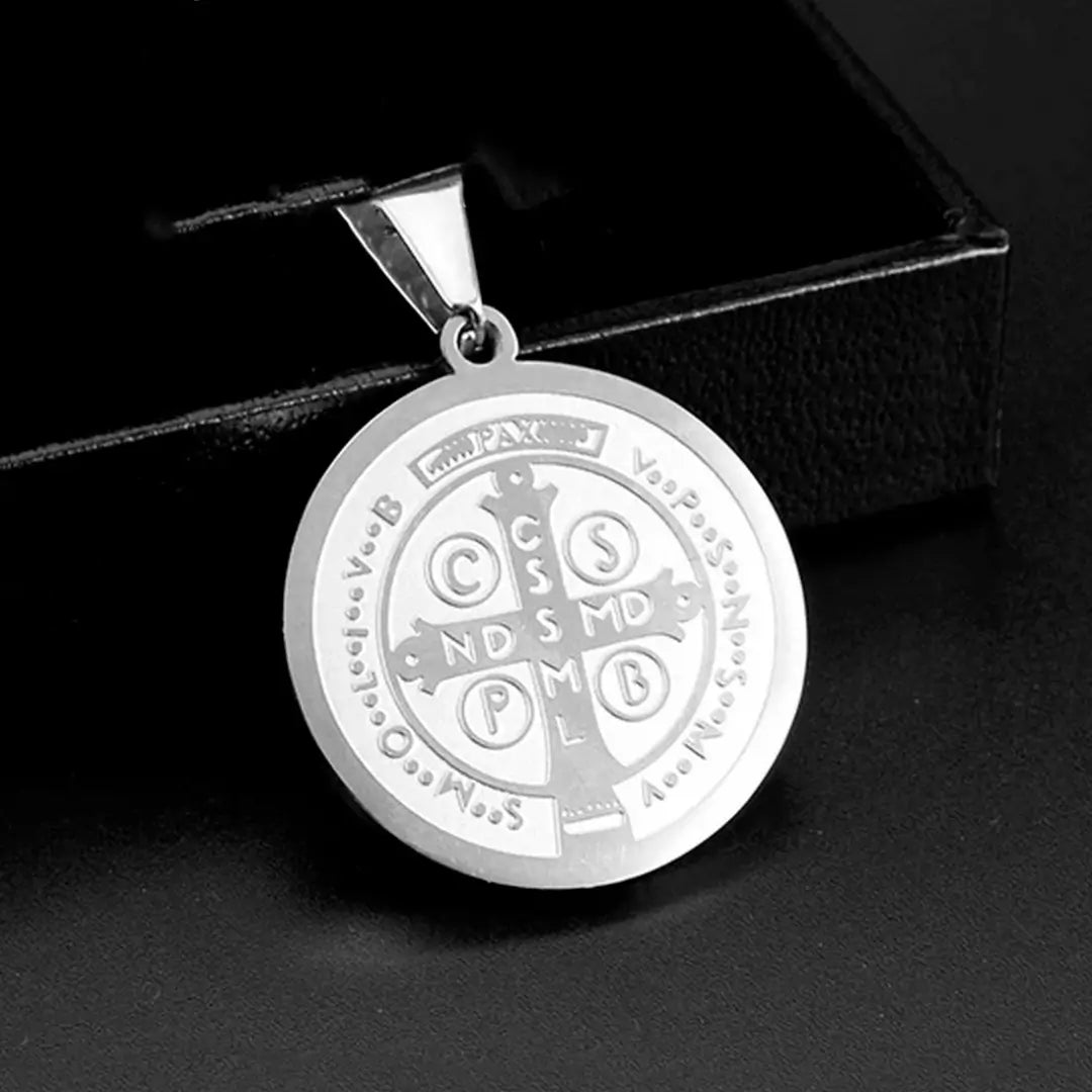 Collar San Benito de protección Divina